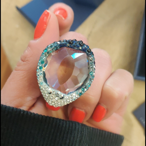 SWAROVSKI hyacinth blue ring - Picture 9 of 16